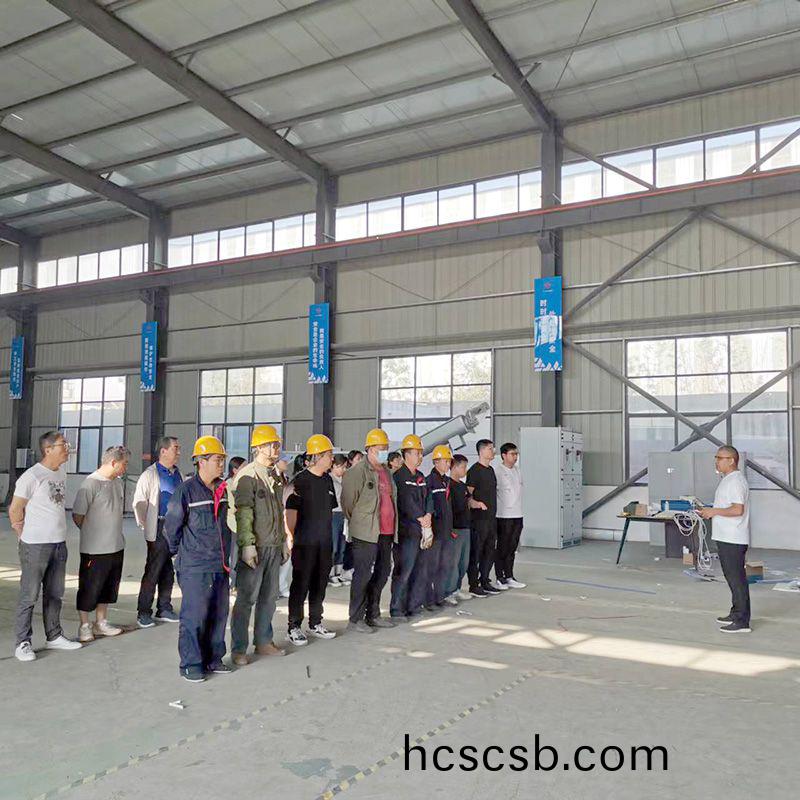 我司鍼(zhen)對科技創新技術人員咊車(che)間一線工作人員進行技能錶(biao)彰大會